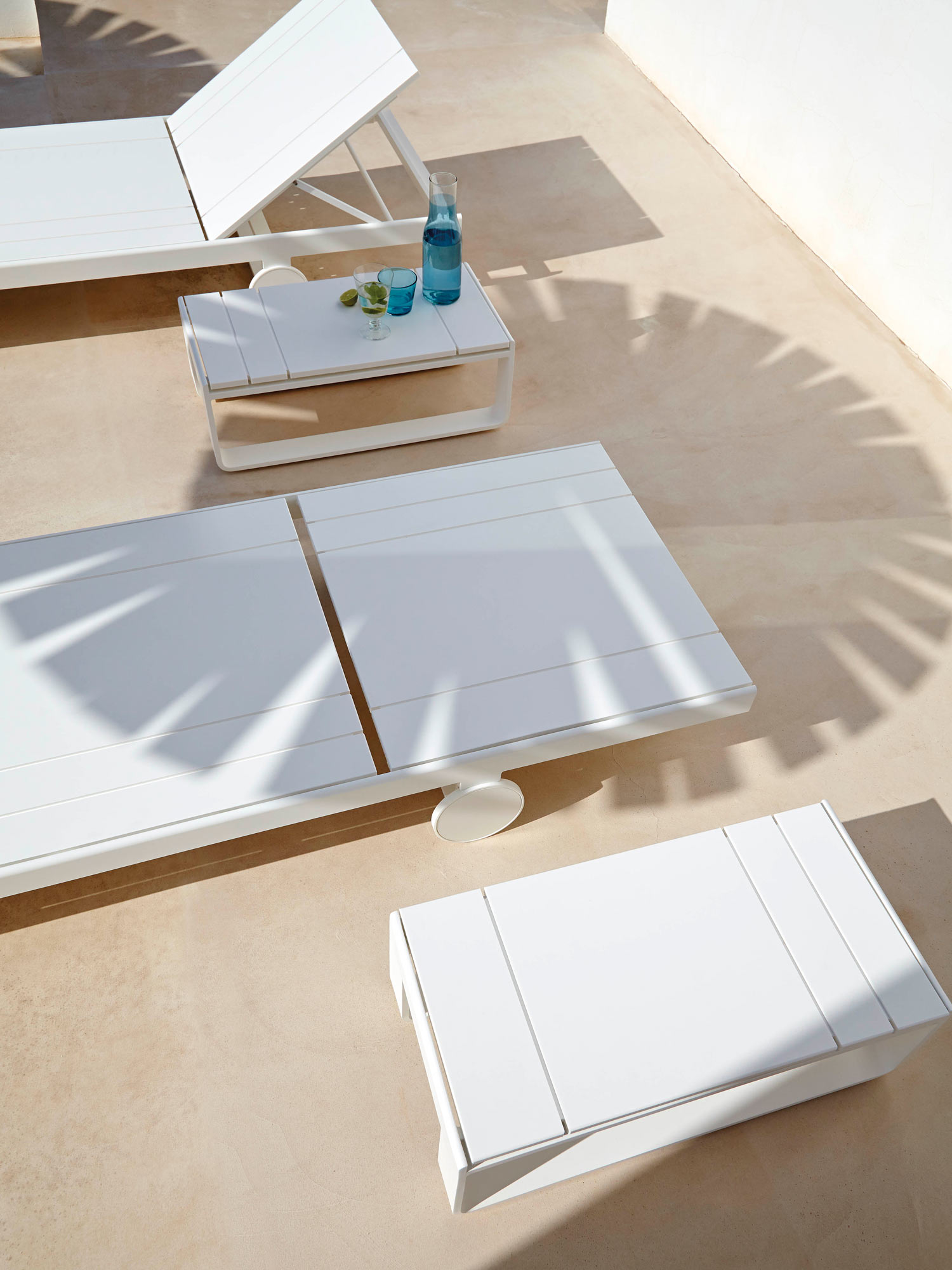 Flat Sun Bed by Mario Ruiz Gandia Blasco