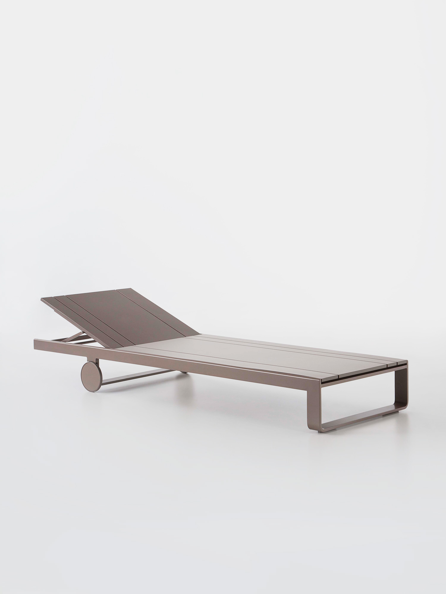 Flat Sun Bed by Mario Ruiz Gandia Blasco