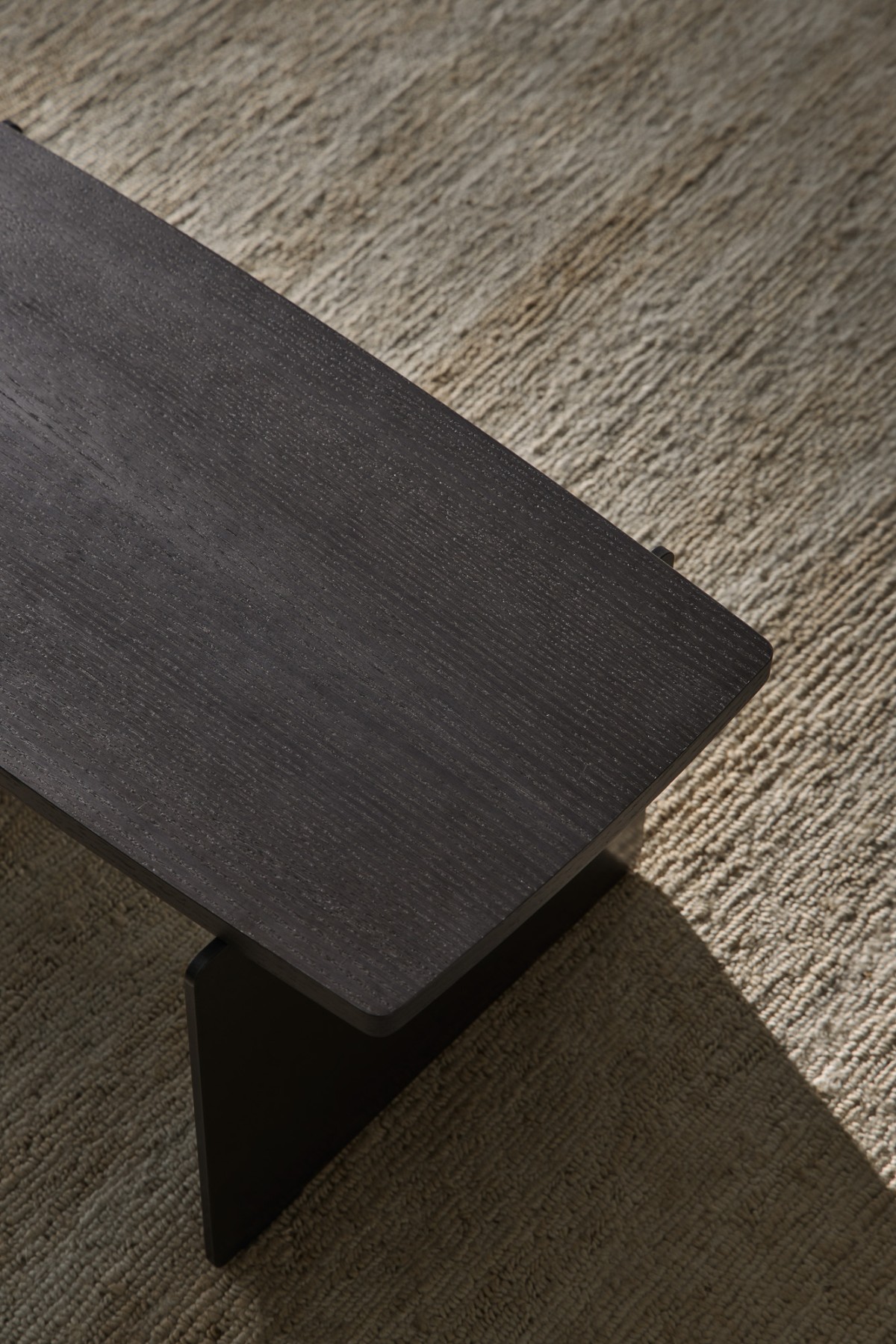 Axis Curved tables