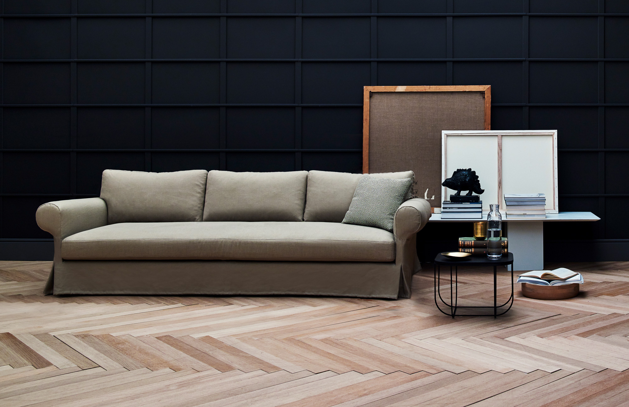 Magnus skirted sofa designed by Mario Ruiz for Joquer.
