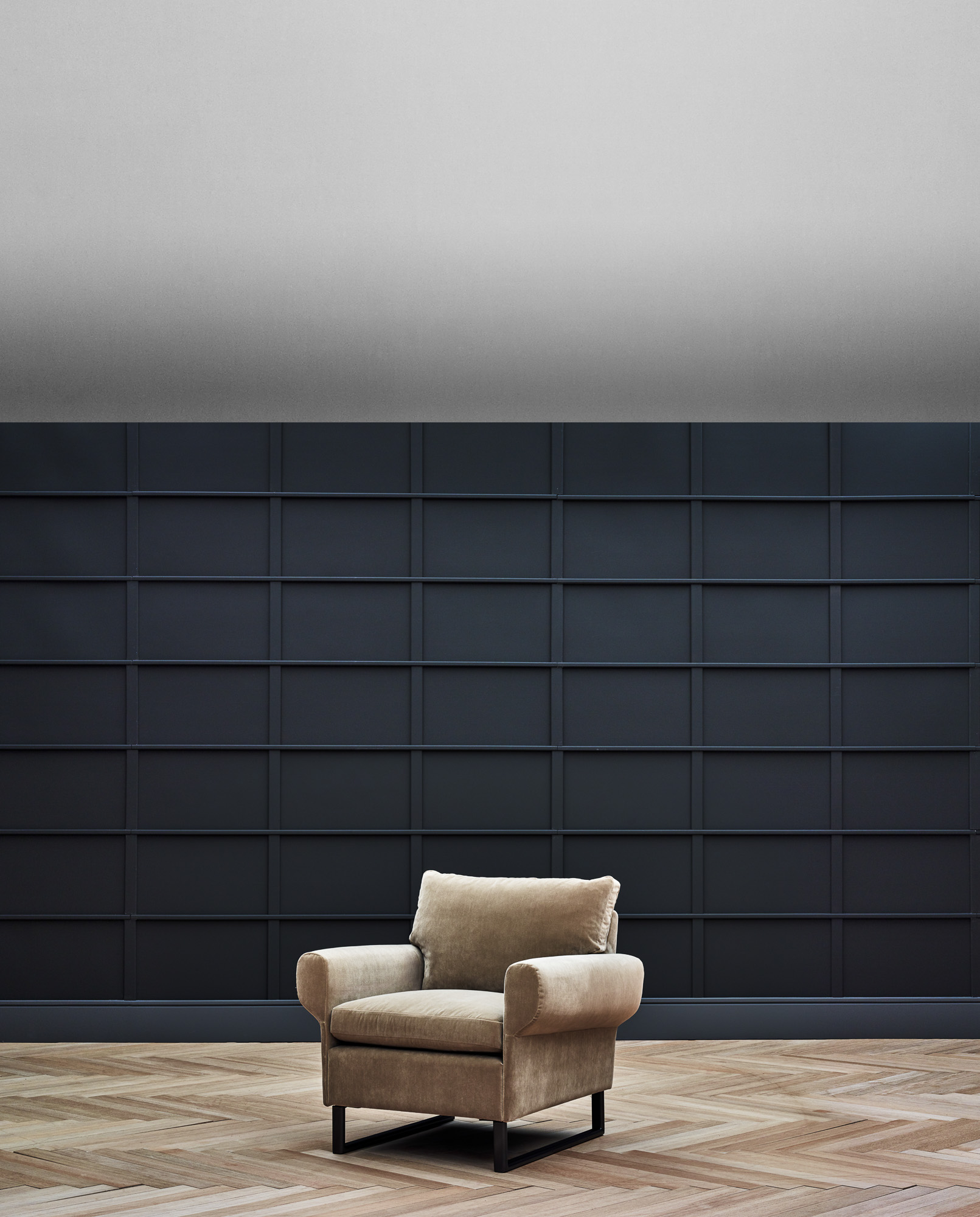 Magnus armchair. Suspended base version on U-shaped metal bases. Designed by Mario Ruiz for Joquer.