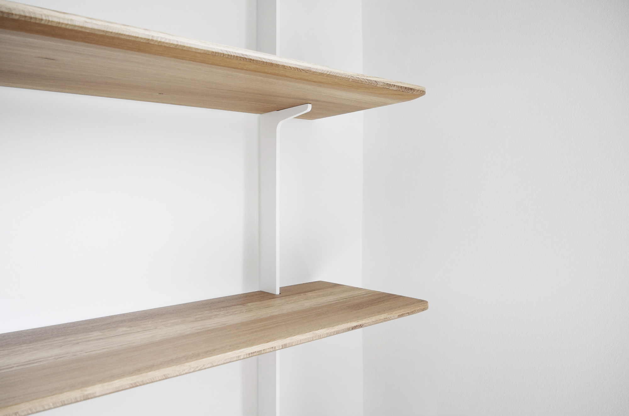 Team shelving system designed by Mario Ruiz for Expormim