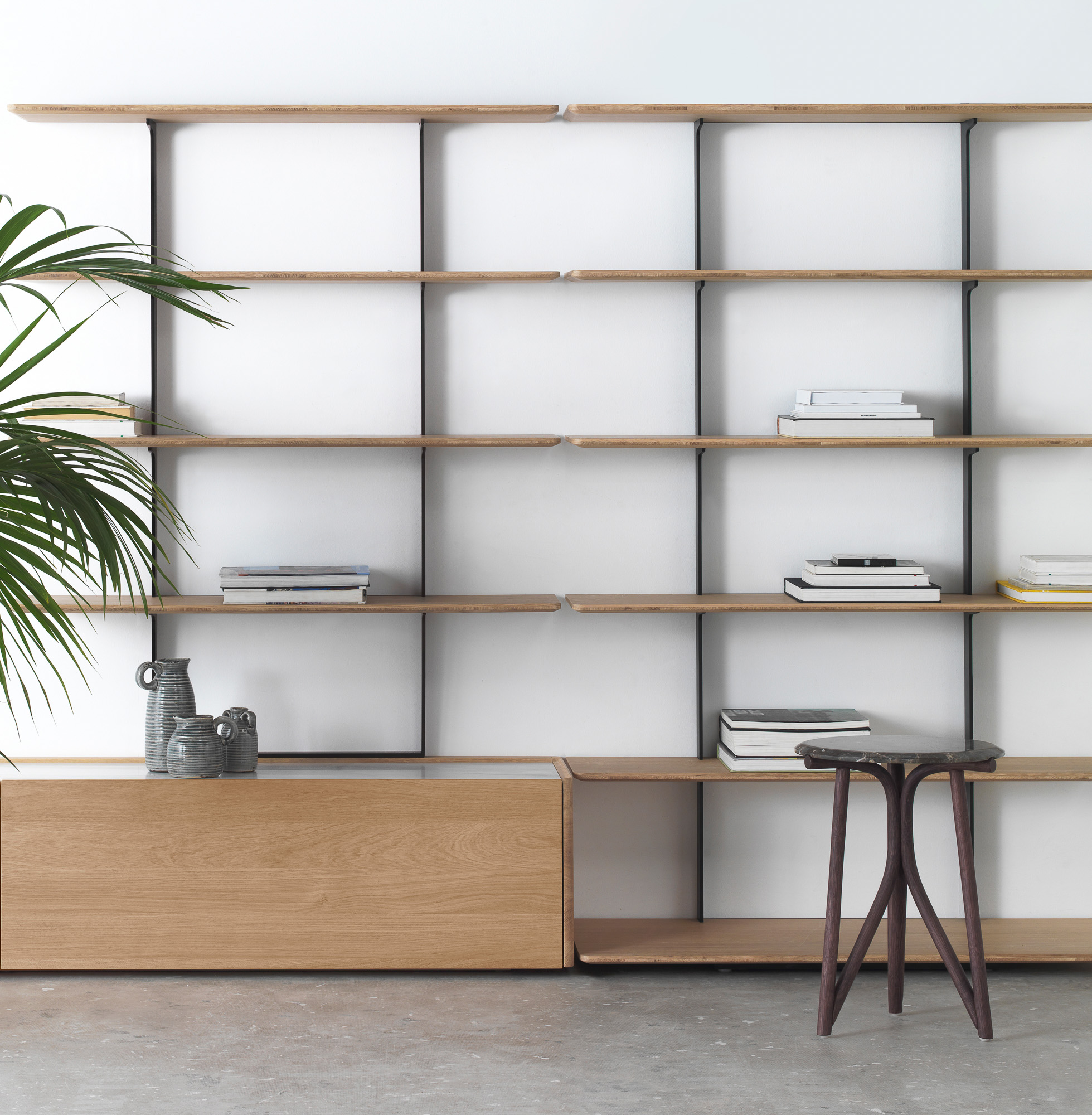 Team shelving system designed by Mario Ruiz for Expormim
