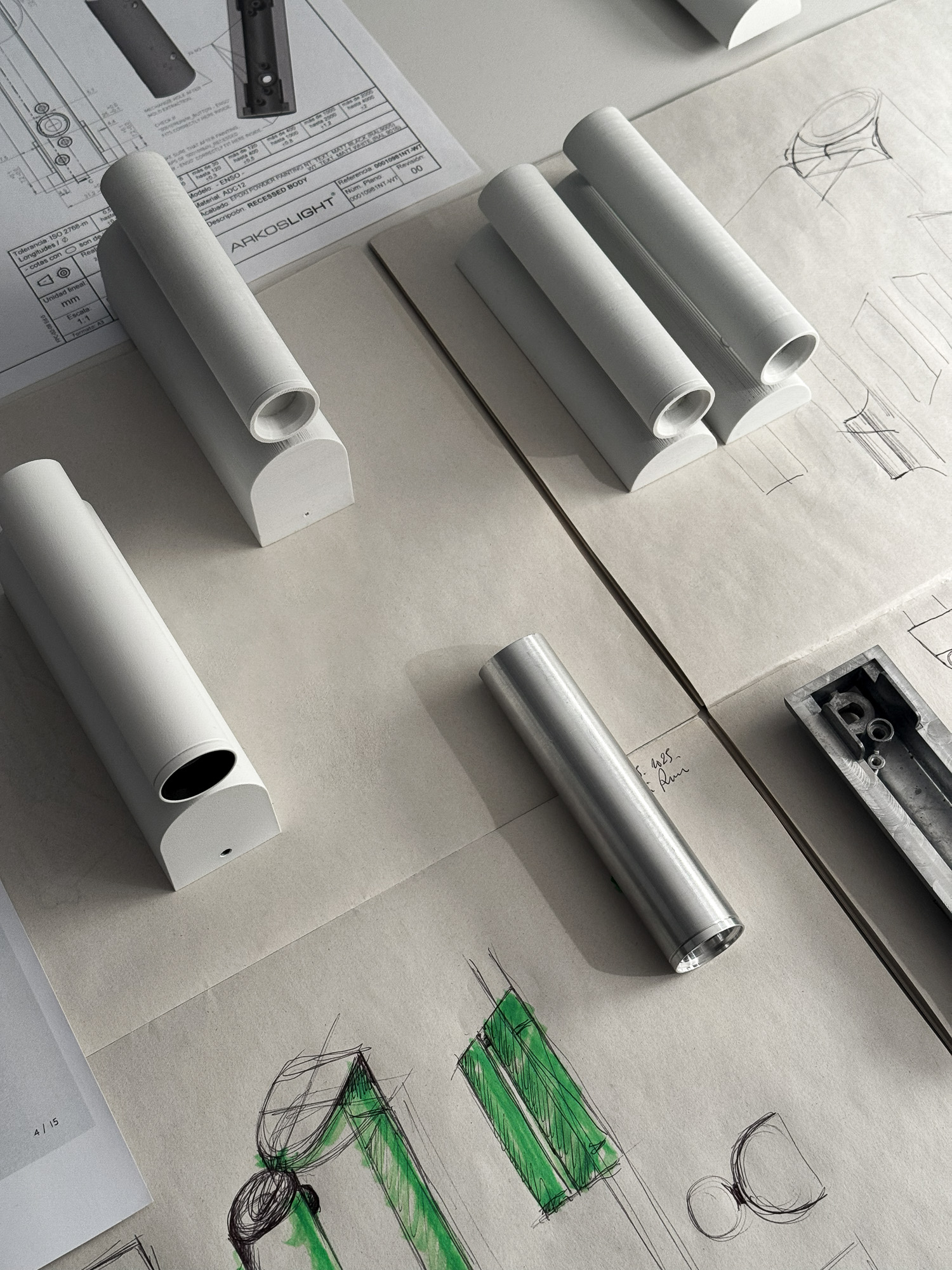 Enso luminaire models and sketches by Mario Ruiz