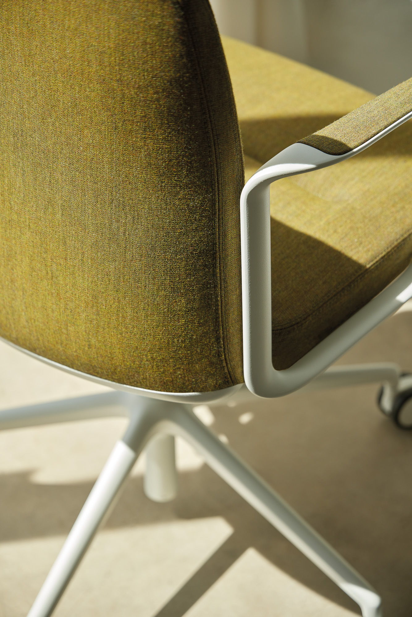 Zenpro, an executive armchair by Spanish designer Mario Ruiz for Inclass